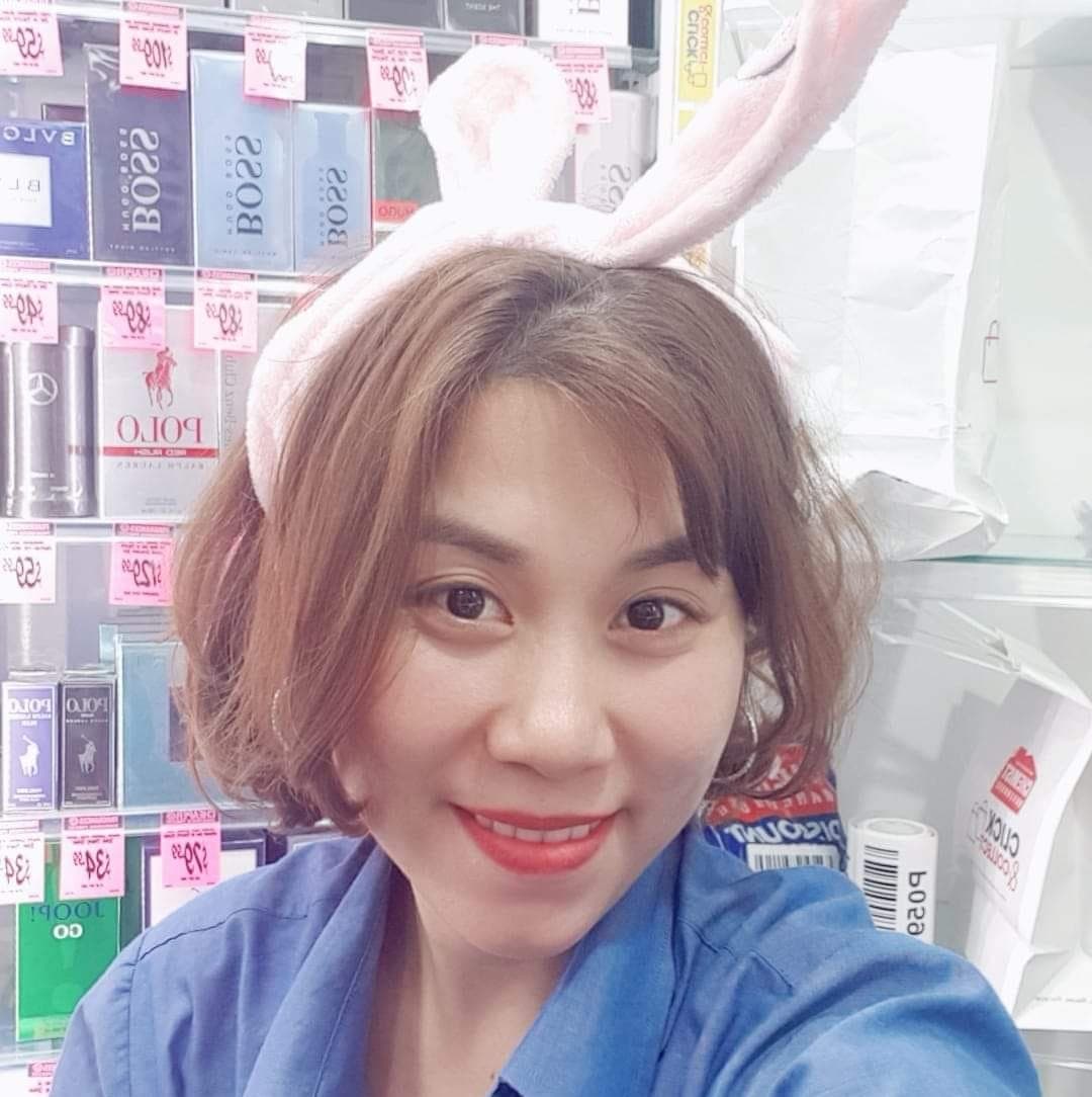 "Thank you to Job Ready Master for helping me find a job that meets my expectations. I graduated three years ago but struggled to find work. Before this, I didn't have any experience in accounting, so I assumed I would never be able to find a job in this field. However, after completing the 5-week training with JRM, I've grasped the necessary knowledge to prepare for job hunting. Surprisingly, I was invited to an interview even before the course ended. Mr. Van and Ms. Ha were extremely supportive throughout my learning process and job search, particularly during CV revisions and interview preparation. I strongly recommend this course to recent graduates or those who have been graduated for a while but are still seeking jobs in the accounting field. After the course, you will gain much more confidence and it will be easier to find the job you desire. Once again, I highly recommend this to those who are seeking jobs in accounting like me. I would also like to express my sincere gratitude to the JRM team for helping me a lot during and after the course. I hope more people will get to know the JRM team better to achieve success in their job search in accounting."